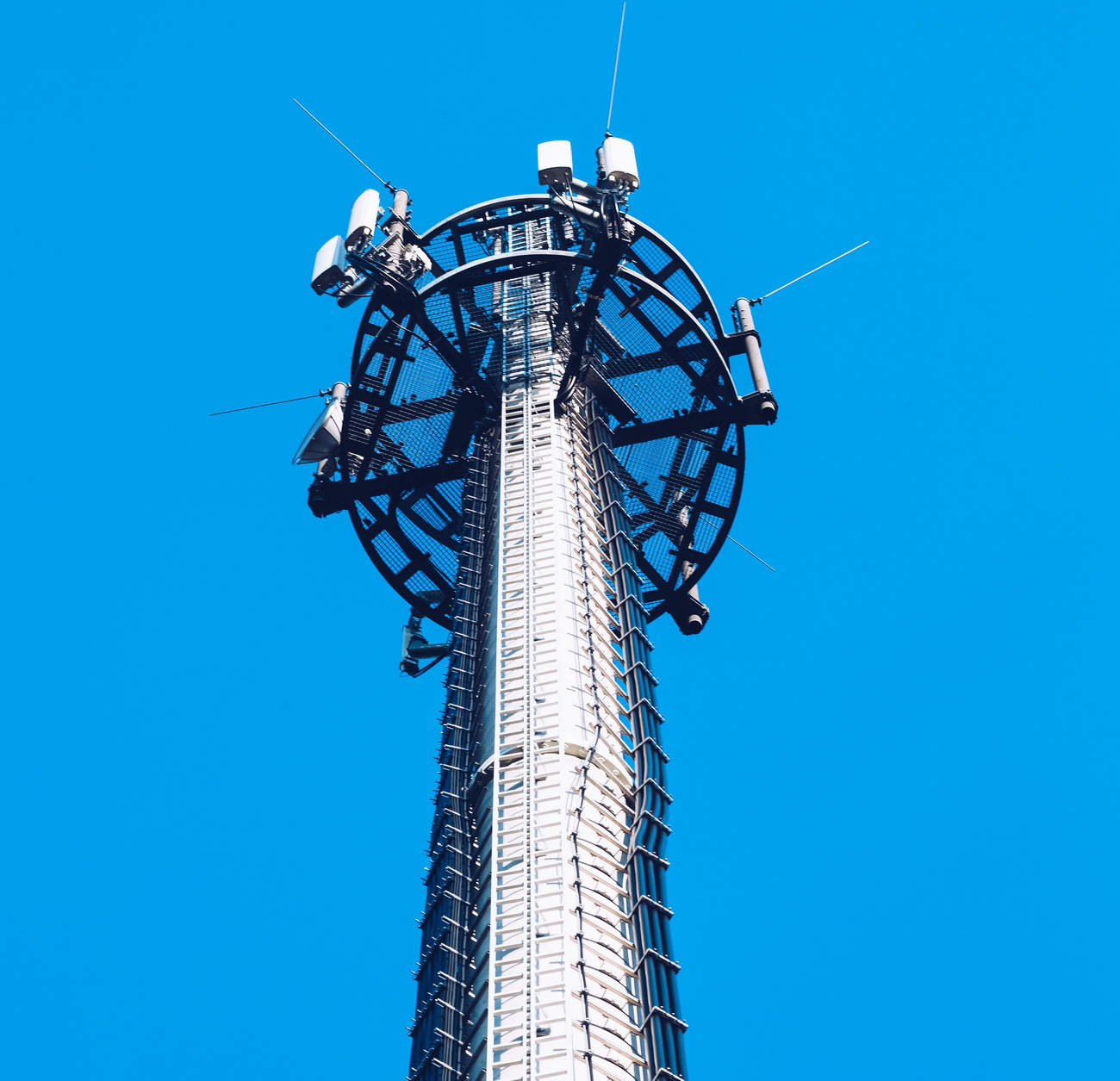 pylône antenne-relais